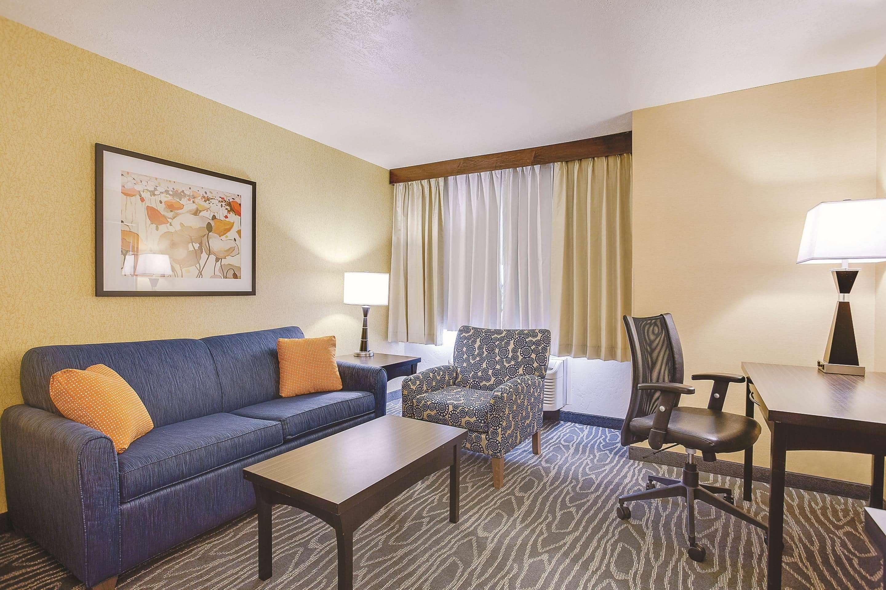 La Quinta By Wyndham Logan Hotel Eksteriør billede