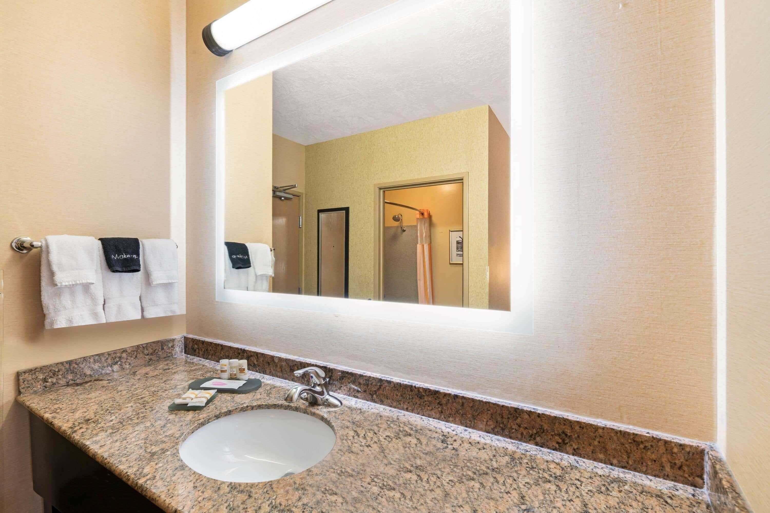 La Quinta By Wyndham Logan Hotel Eksteriør billede